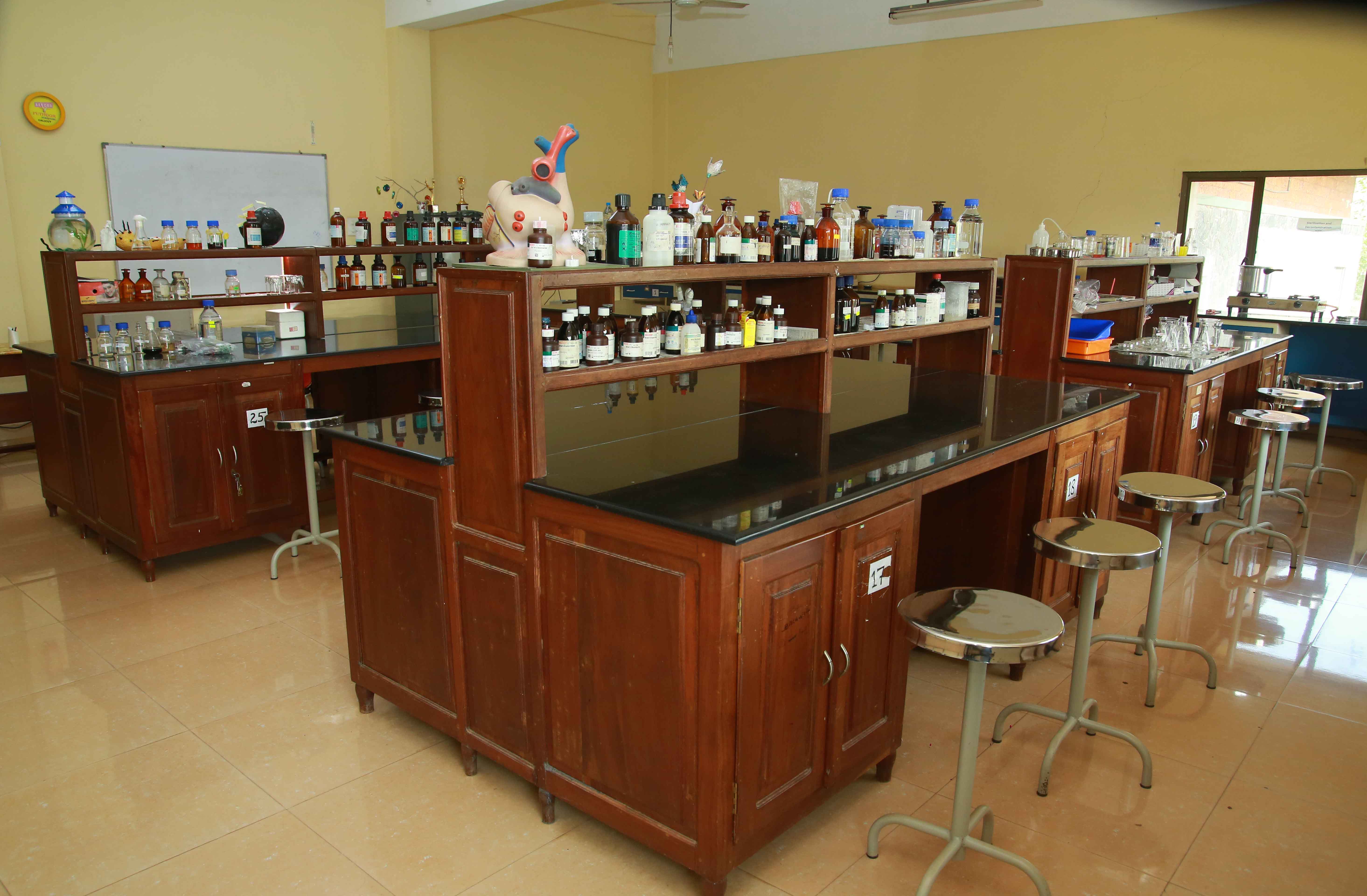 MICROBIOLOGY LAB